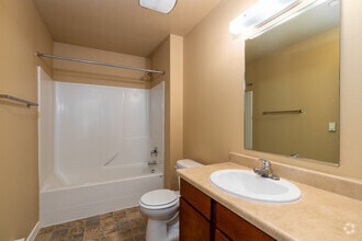 2BR, 2BA - 1040SF - Bathroom - Basalt Ridge Apartments