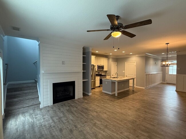 Building Photo - Great Condo On The Riverfront Golf Course