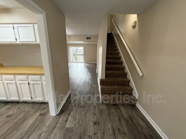 Building Photo - 420 W Jackson Blvd