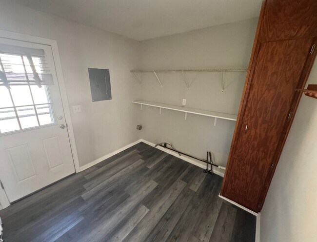 Foto del edificio - Roseville Three bedroom is a must see!!