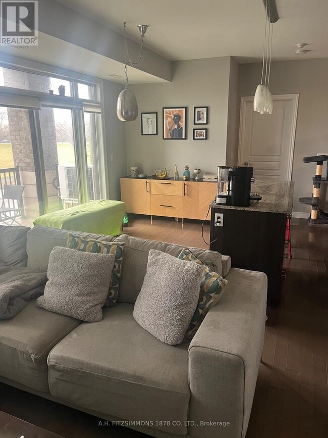 Building Photo - 755 Beauparc Private