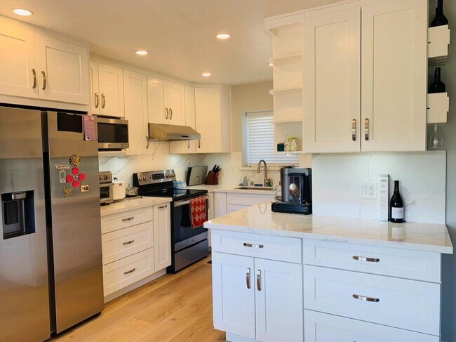 Foto del edificio - 3513 Hillcrest Dr