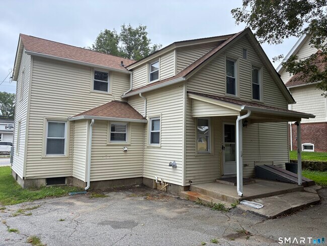 Building Photo - 633 Norwich Rd