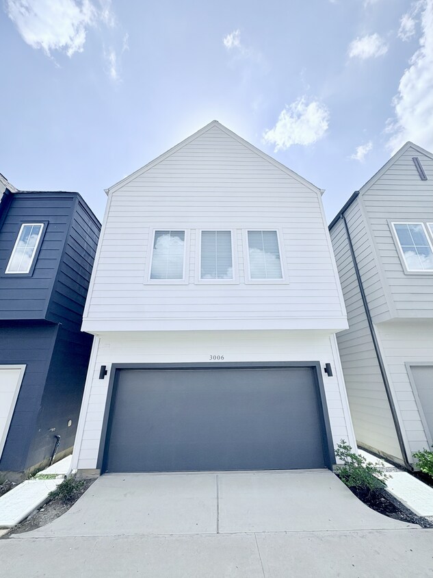 Foto principal - 3006 Jensen Dr
