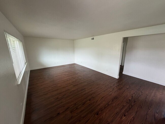 Foto del edificio - 465 Stansbury Dr