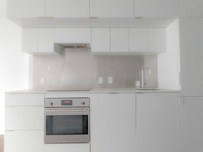 Photo du bâtiment - 185 Roehampton Ave