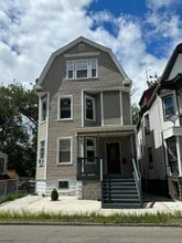 Building Photo - 205 N Clinton St