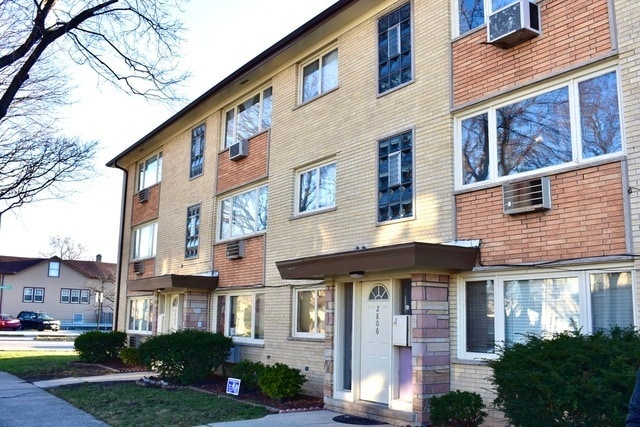Primary Photo - 2802 N Rutherford Ave