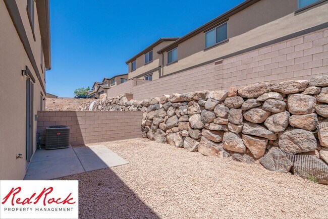 Foto del edificio - 4 Bedroom, 2.5 Bathroom Townhome in Hurric...