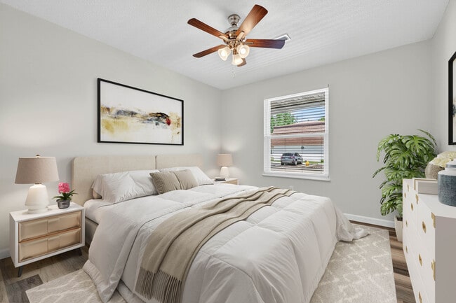 Photo - 2711 Center St Apartment