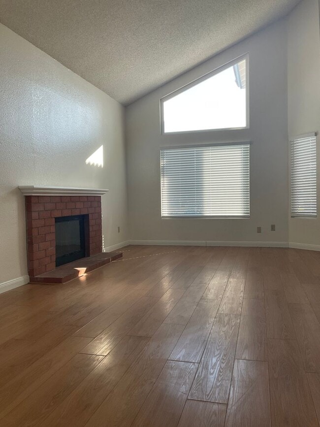 Building Photo - 4 bedroom 3 bathroom Home in Wildomar