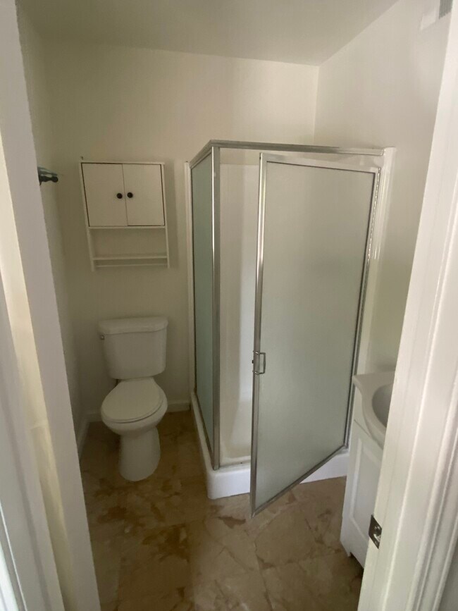 Building Photo - 43346 Echard Ave