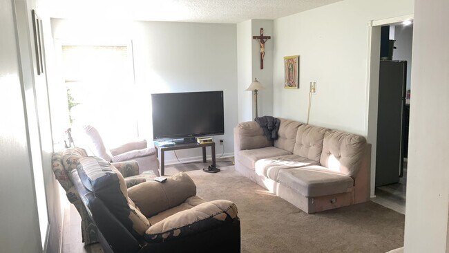 Foto del edificio - Large Single Family House in Oakdale!! DON'T MISS!!