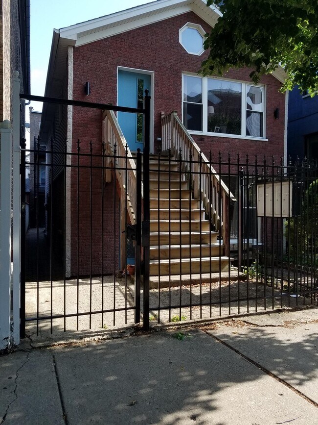 Building Photo - 1441 W Fry St