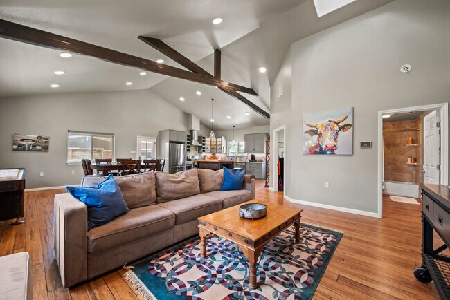 Foto del edificio - 1736 W Live Oak St