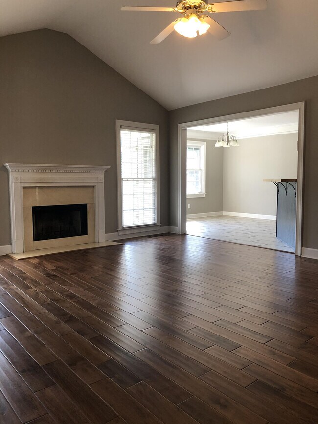 Foto del edificio - 1020 Joie Dr