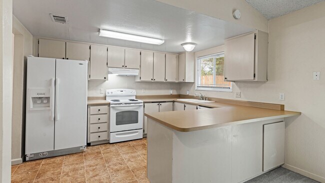 Foto del edificio - 2 STORY DUPLEX LOCATED IN FAIRFIELD