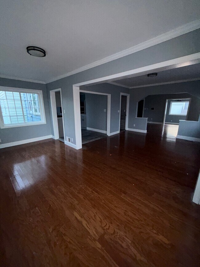 Foto del edificio - 1611 Bayview Ave