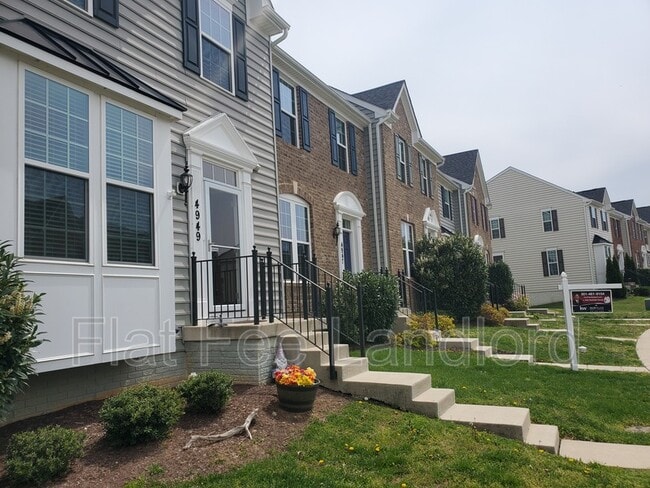 Building Photo - 4949 Small Gains Way