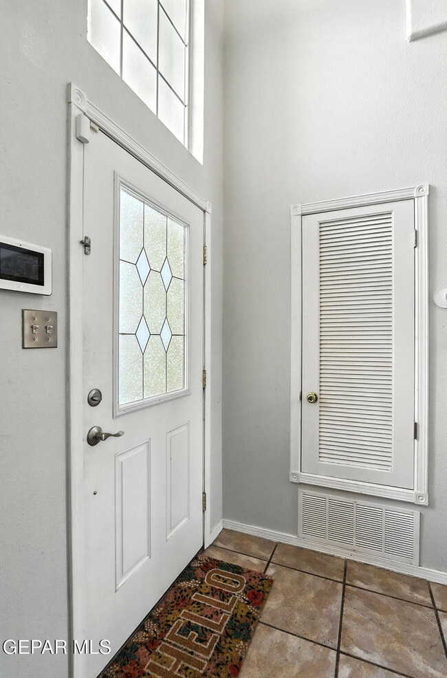 Building Photo - 12361 Tierra Arroyo Dr
