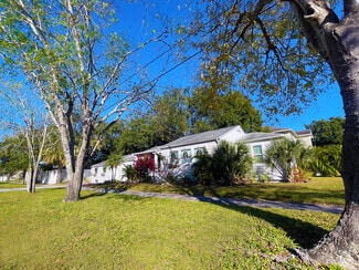 Very spacious house with 3 car driveway - 3319 W Paul Ave