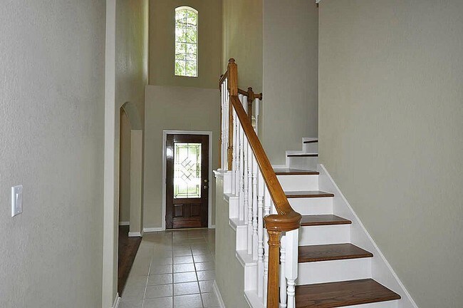 Building Photo - 83 W Knightsbridge Dr