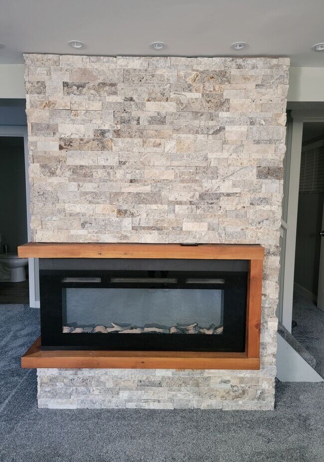 Foto del edificio - Bright, spacious, 3 bed with bonus room, h...