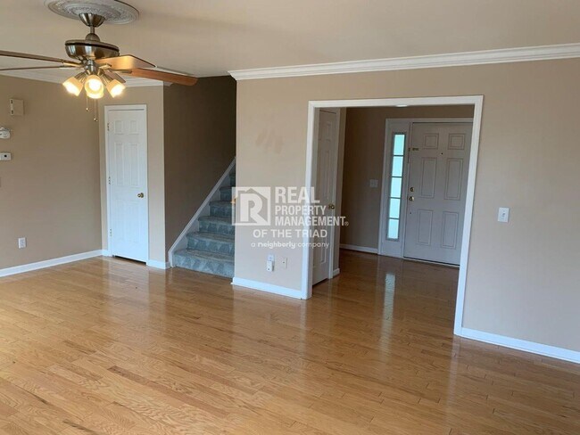 Building Photo - AVAILABLE SOON! Attractive 3 Bedroom/2.5 B...