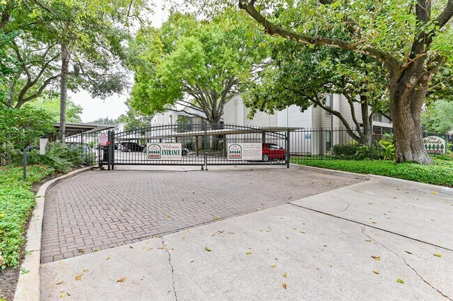 Building Photo - 1100 Augusta Dr