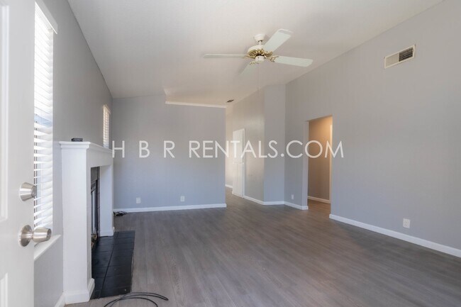 Building Photo - Tracy Single Story 3 Bedroom Home is Now M...