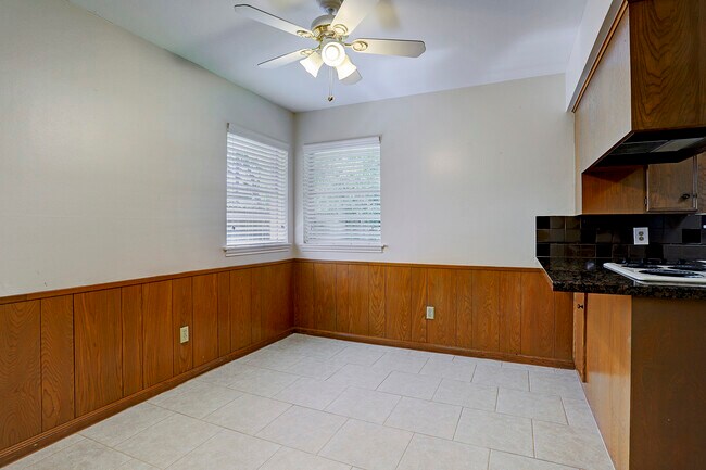 Breakfast Room - 4410 Goldfinch St
