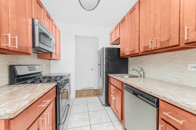 Building Photo - Huge Two Bedroom + Balcony NO FEE