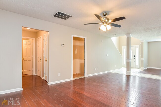 Foto del edificio - 1015 Crooked Creek Rd
