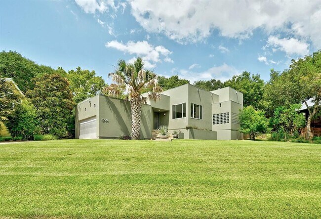 Building Photo - 2700 De Soto Dr