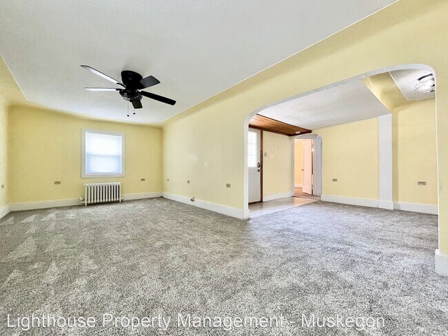 Building Photo - 3 br, 1 bath House - 1285 Giles