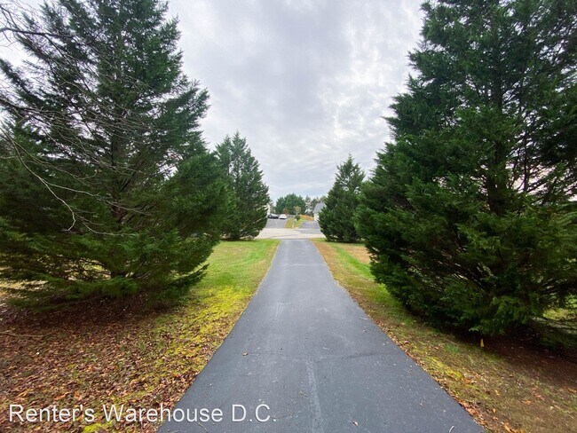 Foto del edificio - 4 br, 3.5 bath House - 9823 Gunston Hall Rd