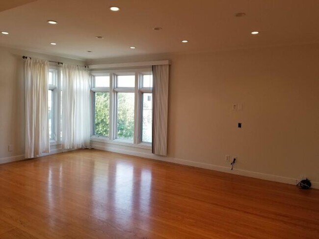 Building Photo - 2 bedroom in San Bruno CA 94066