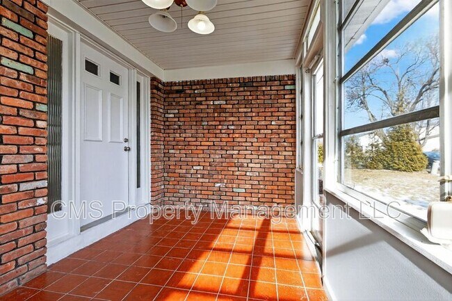 Foto del edificio - 77 Marsh Ave