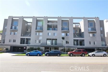 Foto principal - 1617 S Beverly Glen Blvd