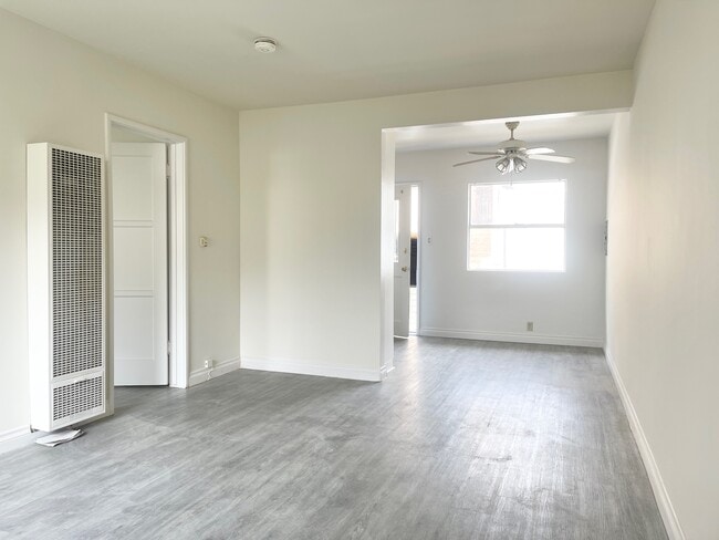 Foto del edificio - 525 E Valencia Ave