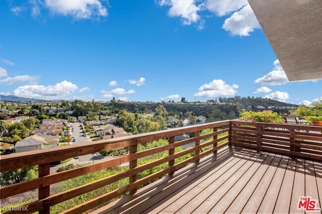 Building Photo - 3 br, 3 bath Townhome - 21842 Mirador # 30