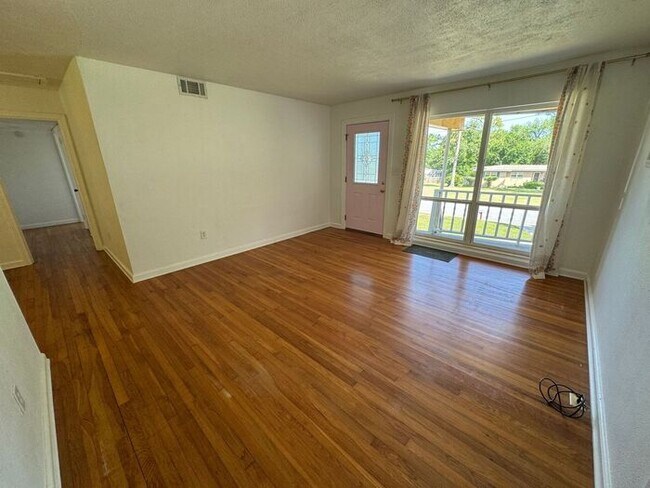 Foto del edificio - Pensacola - 2 bedroom, 2 bathroom w/ sunro...