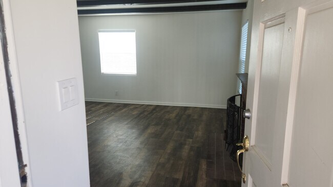 Foto del edificio - 3548 Military Ave