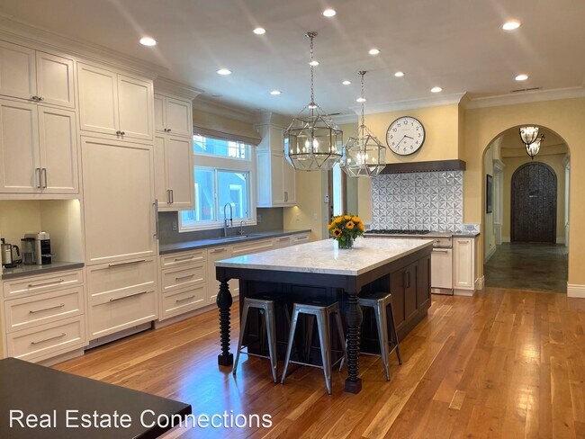 Building Photo - 4 br, 3 bath House - 1460 Cherry Ave