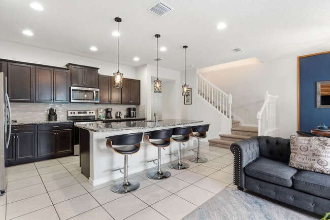 Foto del edificio - 2440 Dubai St