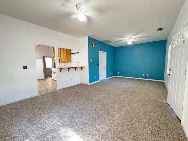 Foto del edificio - Charming 2 Bed, 1 Bath Single-Story Home