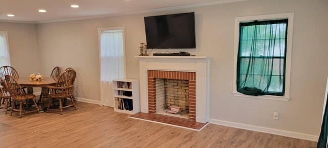 Building Photo - 129 Gracey Hts