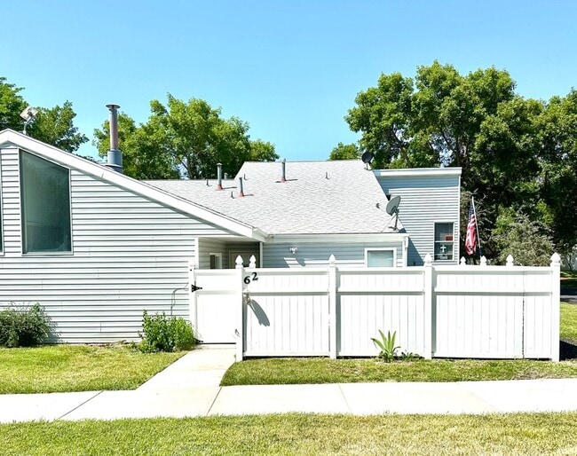 Building Photo - 62 Millpond Dr