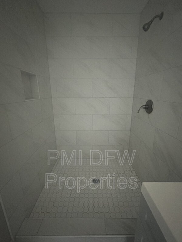 Building Photo - 1729 Longview St