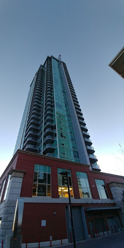 Street view - 433 11 Av SE